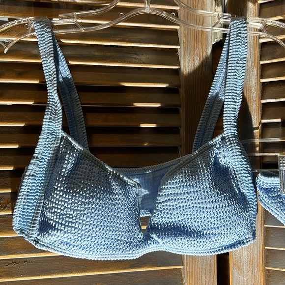 Bikini - Picture 3 of 5